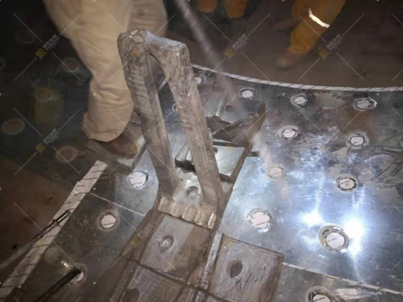 水泥廠納米隔熱氈施工現(xiàn)場